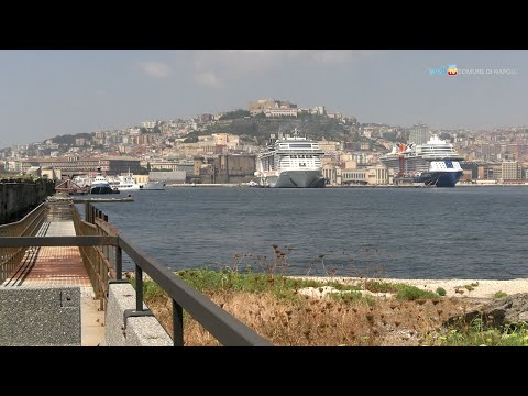 Il Molo San Vincenzo: una passeggiata di 2 km nel mare di Napoli