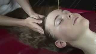 preview picture of video 'Mukabhyanga (Ayurveda Gesichtsmassage)'