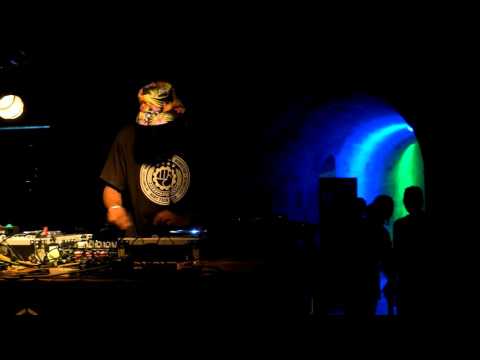 WAAJEED (Detroit) with MOODYMAN in the back - Outlook