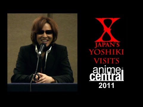 アニメセントラル2011でのYoshiki (X-Japan) (Yoshiki (X-Japan) at Anime Central 2011)