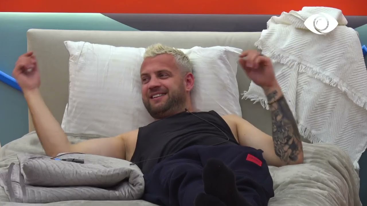 E kishte për një shok/ Çfarë i pëshpërit në vesh Luizi Kiarës?