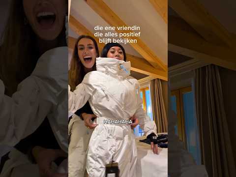 iedereen heeft zo’n vriendin nodig #ski #skitrip #wintersport