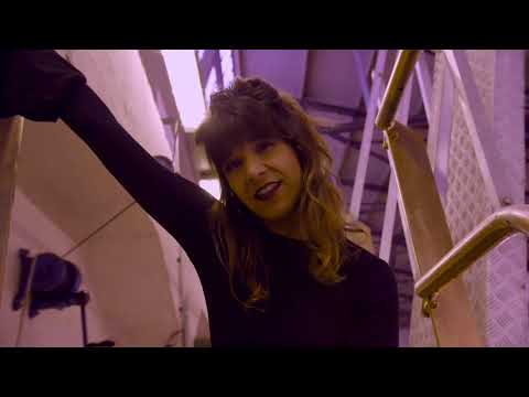 download lagu mp3 mp4 Roos Blufpand, download lagu Roos Blufpand gratis, unduh video klip Roos Blufpand