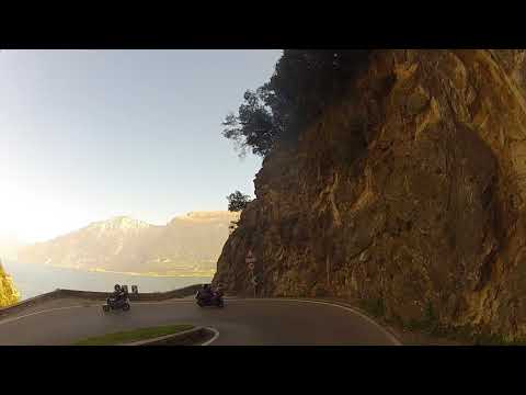 Tremosine e la Strada della Forra, in moto.