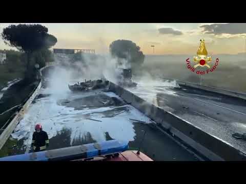 Pisa, incendio sulla Fi-Pi-Li: in fiamme una cisterna!