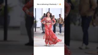 Download lagu Mrunal and her curves 🔥🍿🎥 #bollywood #edit mp3