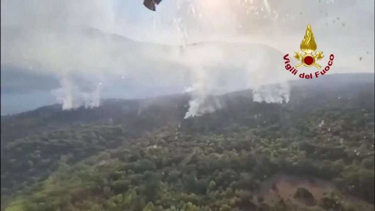 Incendi nell'Aquilano e nel Chietino, proseguono le operazioni dei Vigili del Fuoco