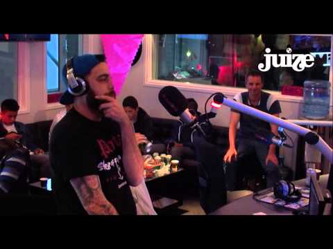 Önder (Murdaturk) - Dat Doen We Niet Meer / Ver Van Huis (LIVE) | Juize