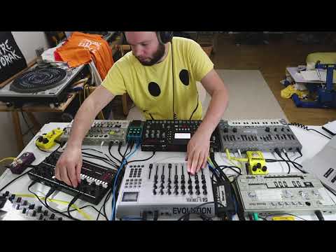 Jaquarius Acid Live Setup - TB-303 - Octatrack - MC-2oh2 - Norand