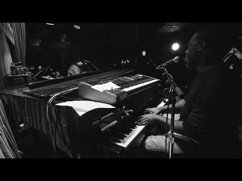 Robert Glasper & Esperanza Spalding - The Blues (Live at Blue Note New York)