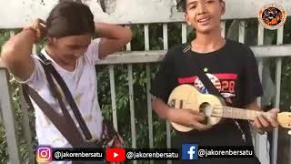 Download lagu Pengamen nyanyi lagu persija mp3 Download lagu Pengamen nyanyi lagu persija mp3