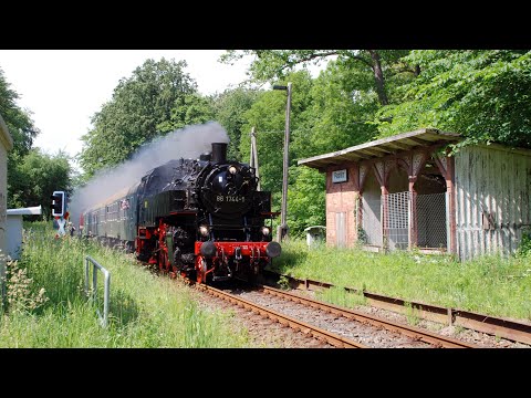 Plandampf mit 86 1744 und ein Sonderzug mit der 01 509 auf der Insel Rügen im Juni 2022