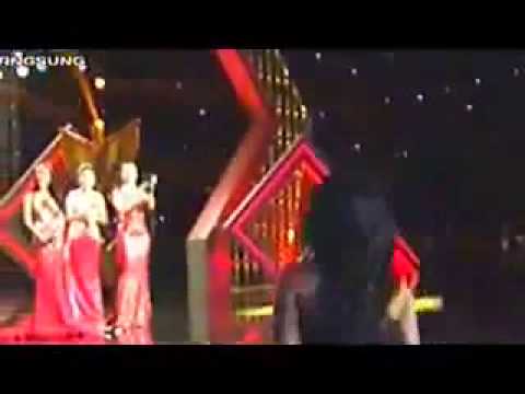 Syahrini Tegur Julia Perez di Panasonic Gobel Awards 2015