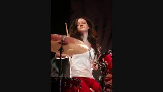 The White Stripes - The Big Three Killed My Baby. Leeds Festival 2004. 4/13