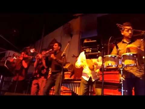 Mayito El Sonero - Improvistation with Band "The Brew" at Oasis Restaurant Austin Texas 3/20/2016