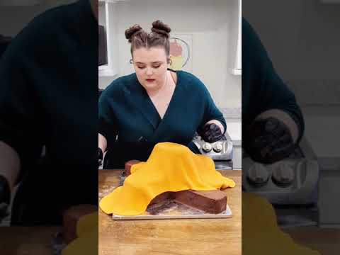 Dusty Plane Cake | Sculpted Airplane Cake | Sweet Kate Bake