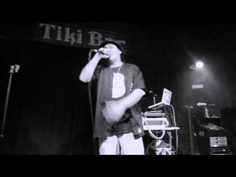 THA LOCUST on da mic @ the tiki