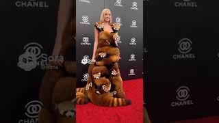 【衝撃】レッサーパンダ大集合！？🦊 生き物ドレスを身にまとう美女 #レッサーパンダ #redpanda #ファッション