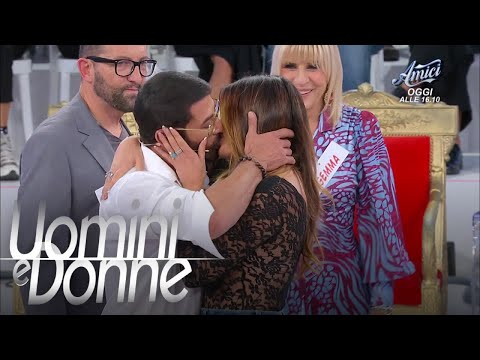 Uomini e Donne, Trono Over - Il bacio tra Roberta e Gianni