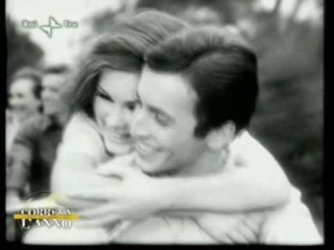 CAROSELLO VESPA 50 PROTAGONISTA GIANNI MORANDI E MITA MEDICI