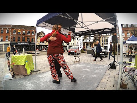 El poncho del olvido (D'Agostino) - Yuri 'Gaucho' Bellicanta & Kate Miller - Salisbury Market 2024