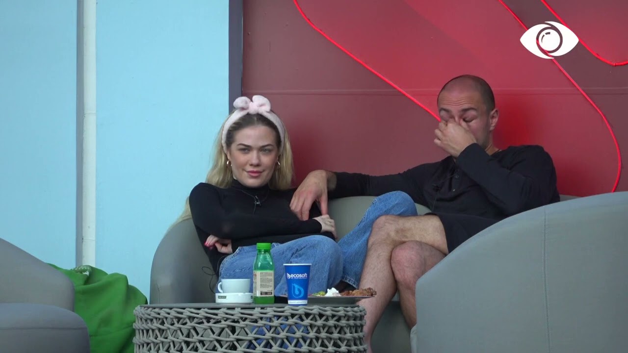 Tani hidhet në pishinë