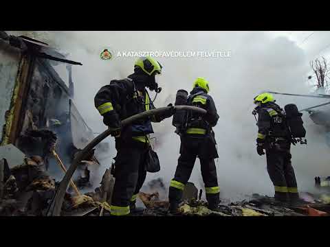 Kigyulladt egy családi ház a III. kerületben