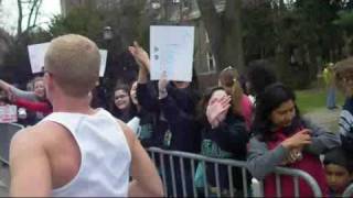 preview picture of video 'Boston Marathon 2009 - Wellesley College while running'