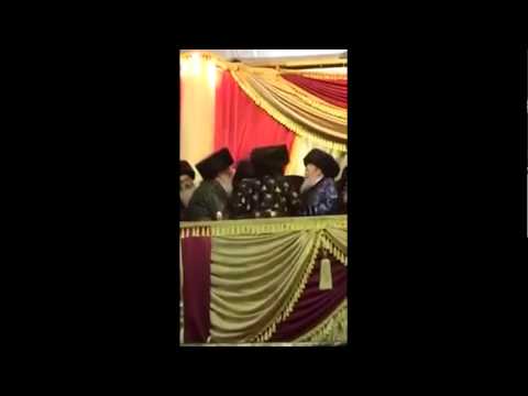 Bobov-Viznitz Wedding: Belzer Rebbe Dancing With Bobov Rebbe (48)