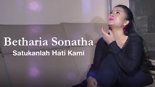 Download lagu Betharia Sonatha - Satukanlah Hati Kami mp3 Download lagu Betharia Sonatha - Satukanlah Hati Kami mp3