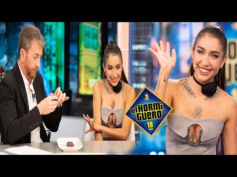 INCÓMODO MOMENTO que hace PASAR PABLO MOTOS a MARÍA BECERRA  en DIRECTO en el HORMIGUERO «PARAD»