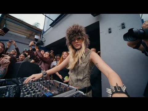 Victoria - RATATA (OFFICIAL VISUAL)