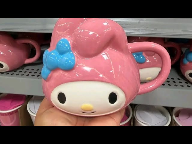 Vídeo relacionado con Hello Kitty - Set de 8 Figuras de 5 cm, Incluye, Kuromi, My Melody y 5 Amigos Más, Pack de Colección con Diseño Adorable, Famosa (HKTJ4000)