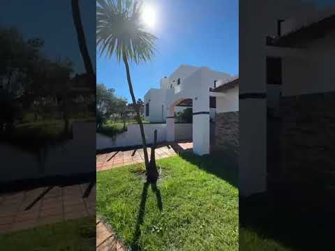 Casa En Proa Al Mar, Playa Hermosa 2 Dormitorios Con Parrillero A Metros Del Mar.