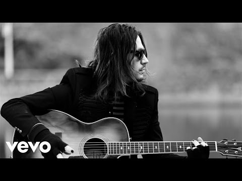Bajo El Mismo Sol video