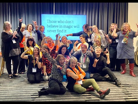 CHOIR FLASHMOB  EDINBURGH GRASSMARKET APEX HOTEL - SING IN THE CITY AW BLACKS & HANLEY AND THE BAIRD