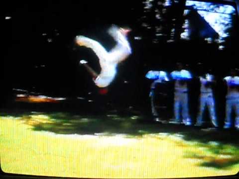 Capoeira: Mestre Mao Branca Video dimostrazione salti e acrobazie.