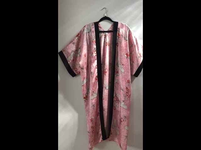 Vídeo relacionado con ArtiDeco Vestido Kimono Pijama de Seda Novia Kimono de Seda Ropa de dormir de Satén Estampado Pavo Real