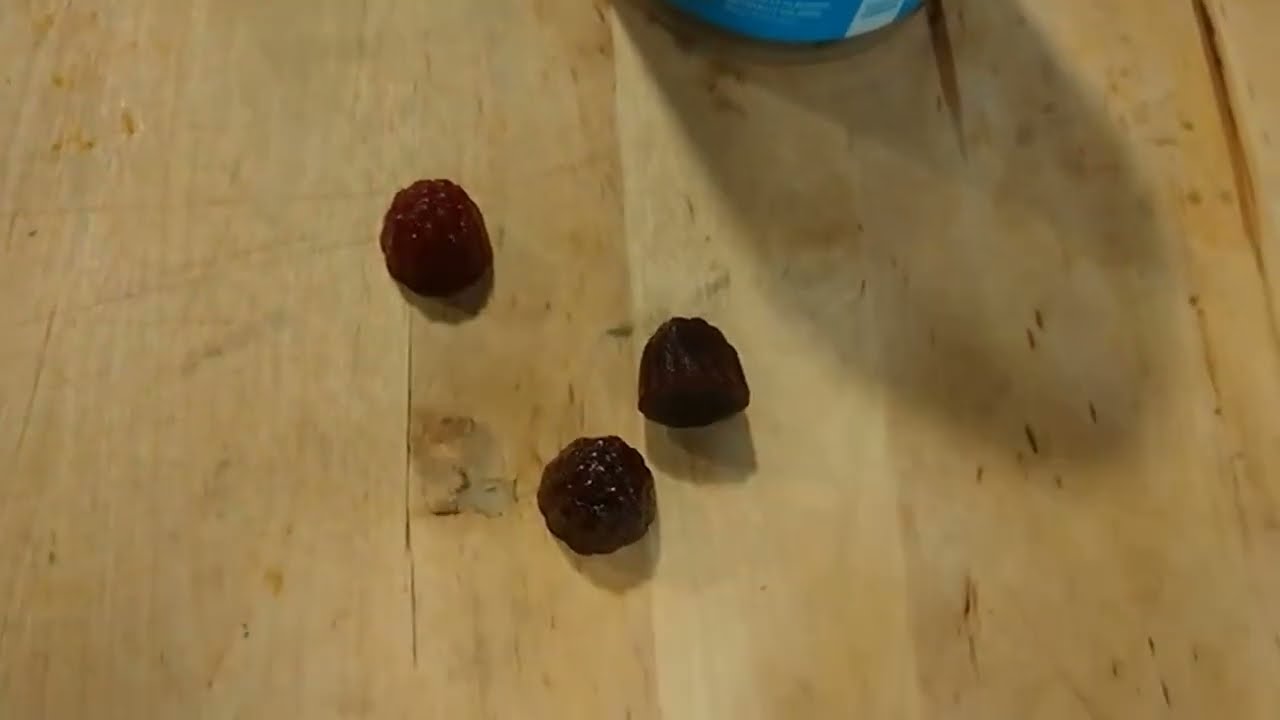 SUKU Vitamins   Complete Men's Multi Review, Not a melt in my mouth gummy; more of a thicker chewer