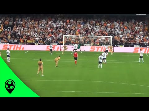 Lewandowski's 94th minute goal vs Valencia from the stands (0-1) - Post Ball