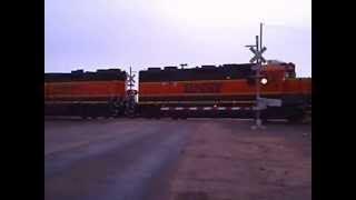 preview picture of video 'BNSF Mixed Freight Train With Strange Horn'