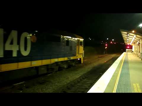 pacific national 8140 leads 8149 out of Telarah