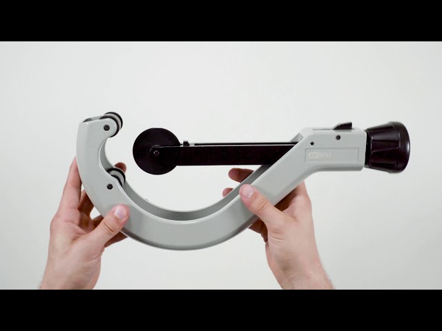 Video teaser for KS TOOLS 222.1250 Automatik-Rohrabschneider für Kunststoffrohre 50-140mm (Unboxing)