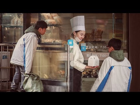 當撿垃圾的小孩子在蛋糕店門前徘徊，店主這樣對他說...