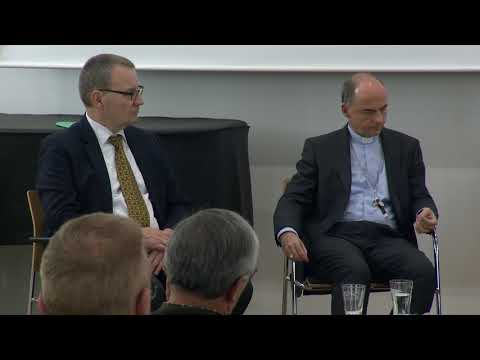 Podiumsdiskussion über sexuelle Gewalt in der katholischen Kirche