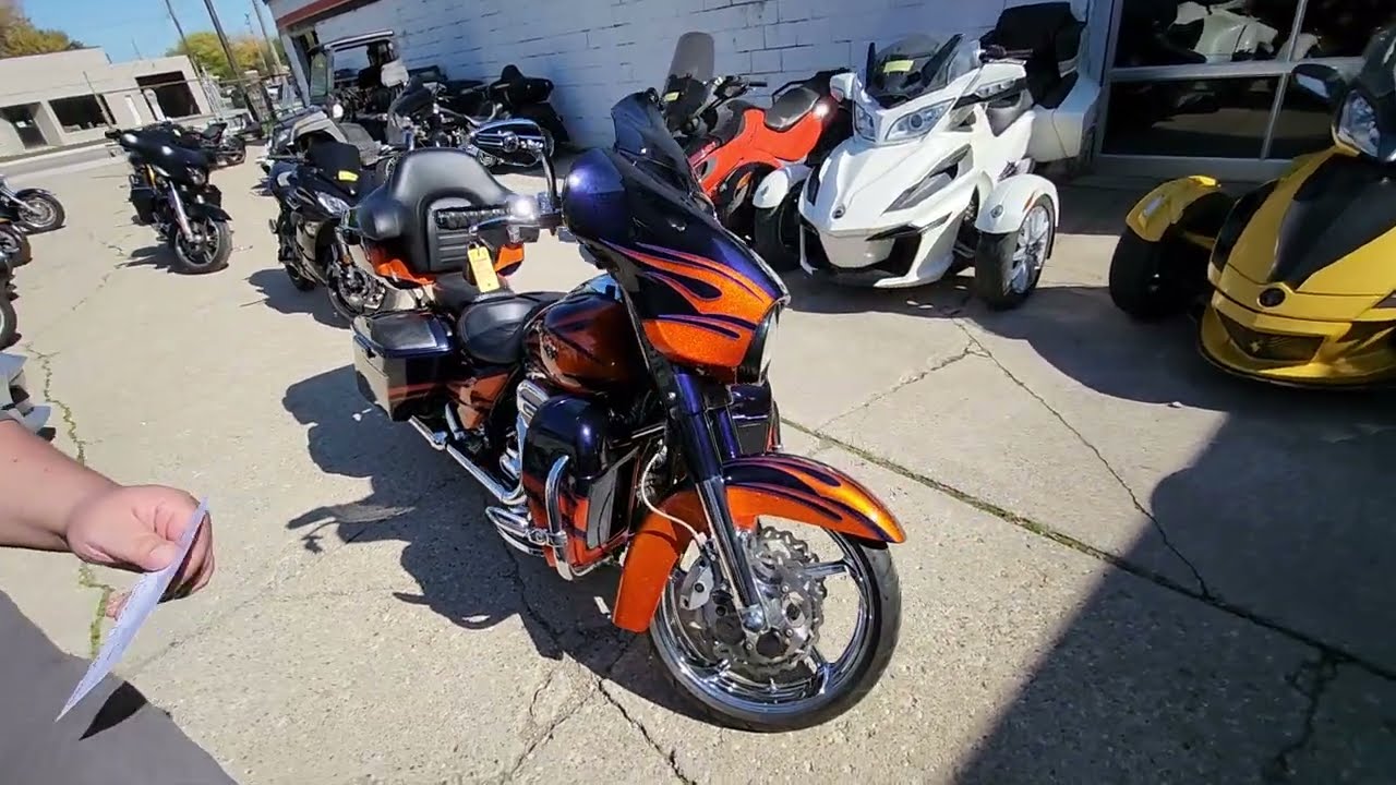 2015 Harley-Davidson® CVO™ Street Glide® Motorcycle