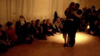 ROBERTO CANELO y VALERIA EGUÍA - exhibición milonga