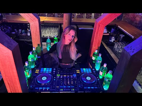 Clara Datz At Mei du Mato Pub / Melodic Techno (DJ SET)