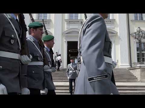 Ehrenposten Ablösung Schloss Bellevue VIII