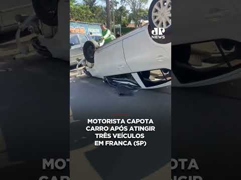 Motorista capota carro após atingir três veículos em Franca (SP) #shorts